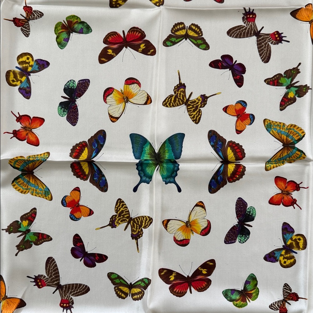 Butterfly print silk scarf - Picture 14 of 15